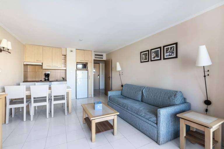 Rental apartment with patio & pool | Beach nearby | Pets are welcome — photo 2