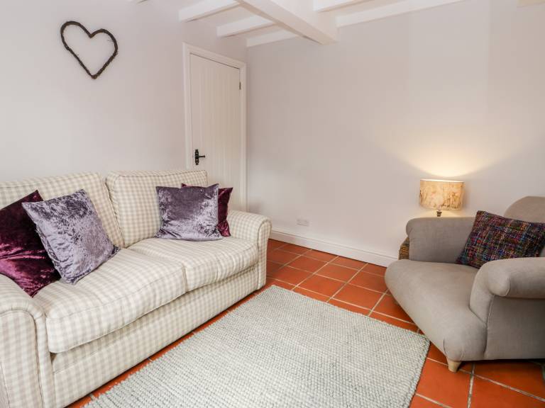 Family-oriented cottage with yard | Pets are welcome — photo 5