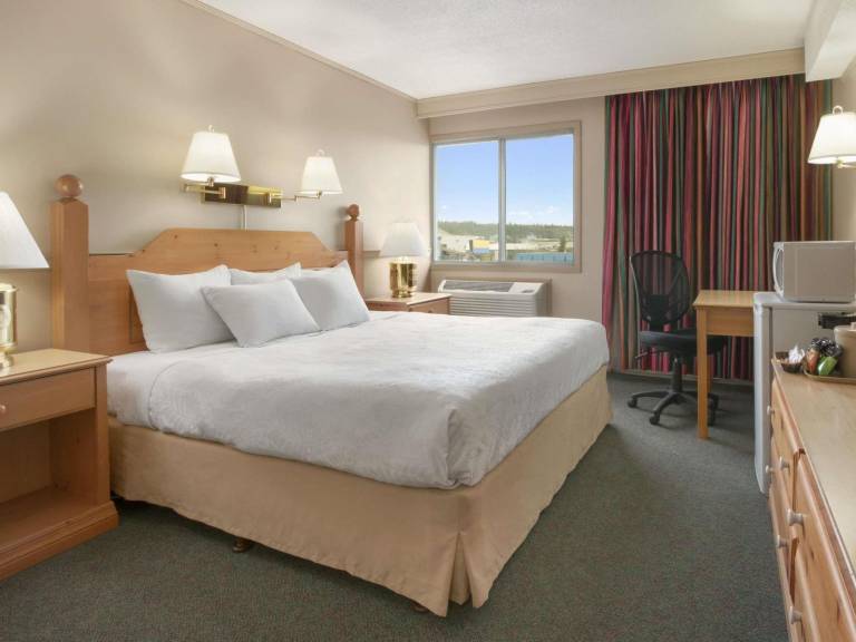 Quality Inn & Suites in Whitehorse, YT