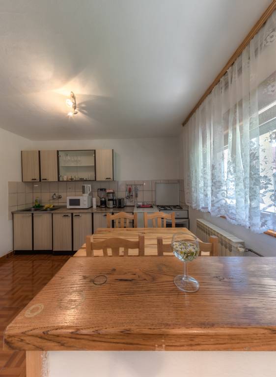 Holiday apartment with yard, barbecue & terrace — photo 3