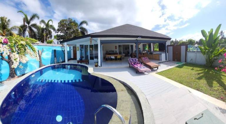 Villa with pool & jacuzzi in Bali