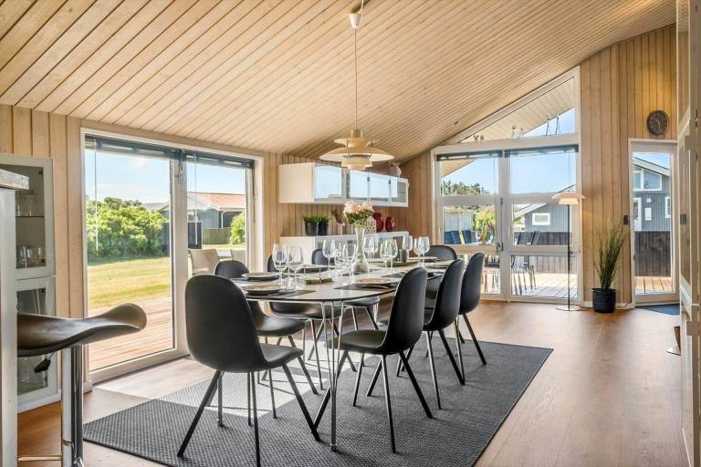 Vacation home with BBQ, patio & sauna — photo 3