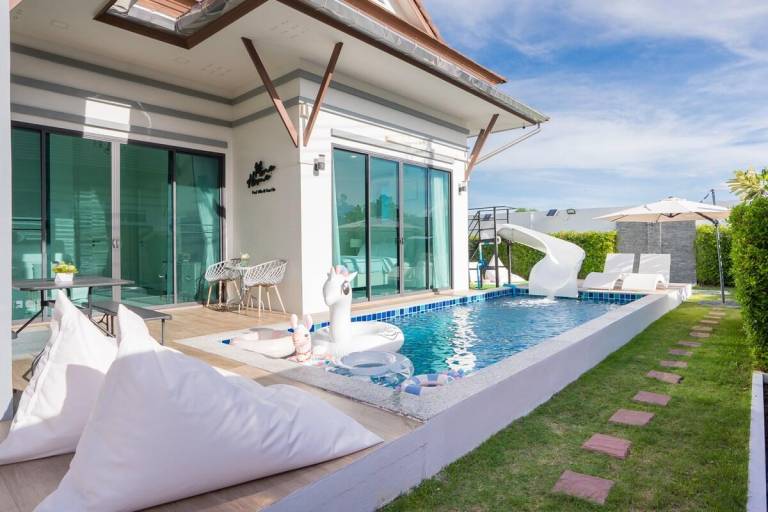 Villa with barbecue, pool & garden | Suitable for remote work | Pet-friendly in Phetchaburi