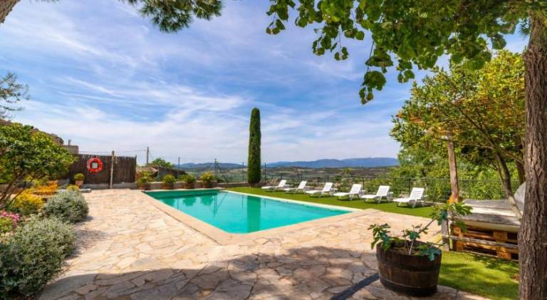 Fully equipped wonderful house with patio, barbecue & private pool | Good for workation | Dogs allowed in Lleida