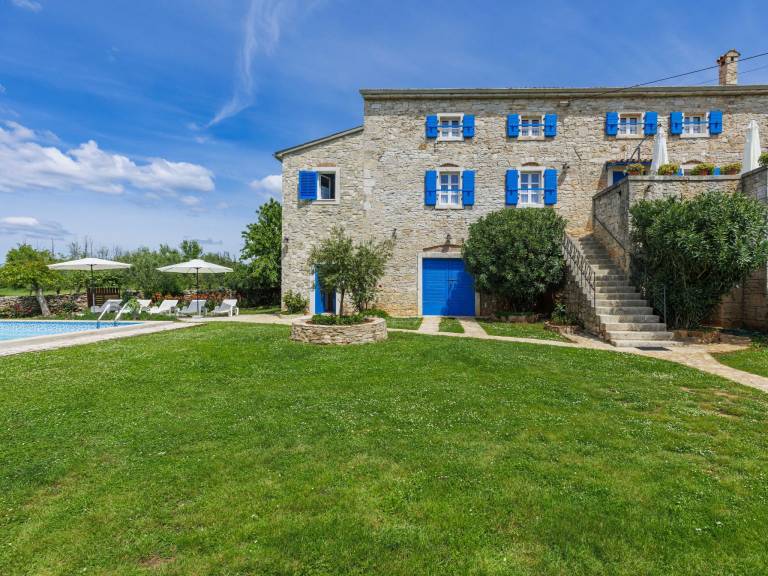 House with garden, barbeque & patio — photo 2