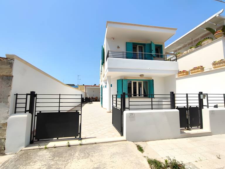 House with yard | City view in Ugento