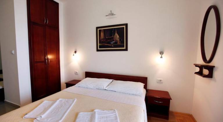 Apartment with terrace in Becici