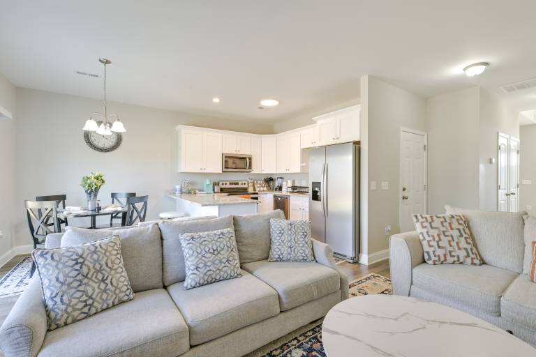 Stay & Play: Spacious Concord Townhome Near Uptown — photo 5