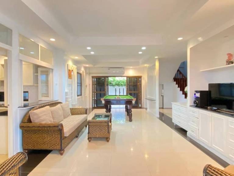 Villa with barbeque, garden & pool — photo 2