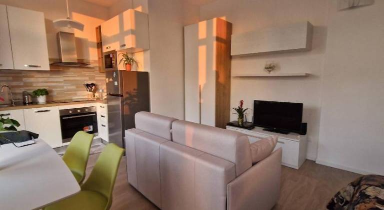Fully equipped rental apartment with patio | Pet-friendly — photo 3