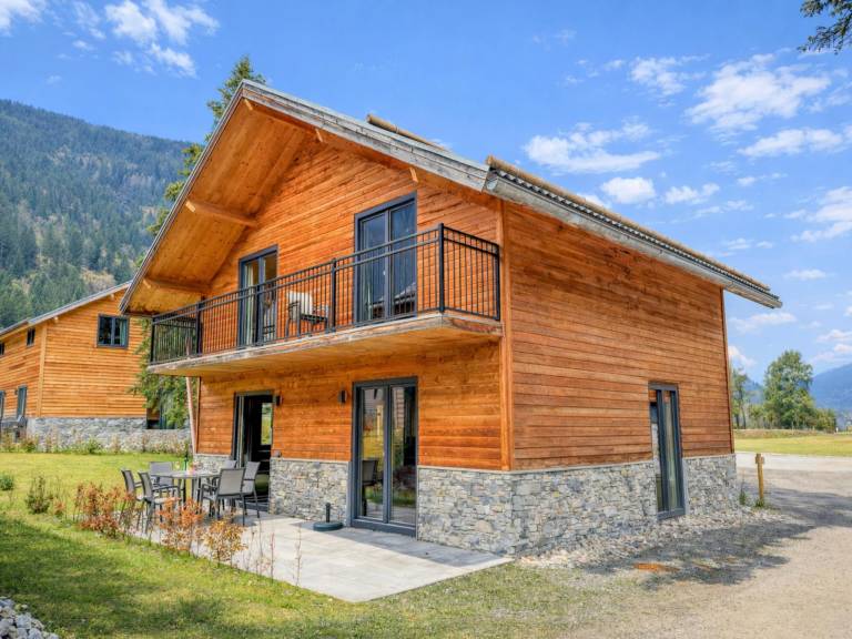 Luxury chalet with sauna near a lake in the Alps in Villach