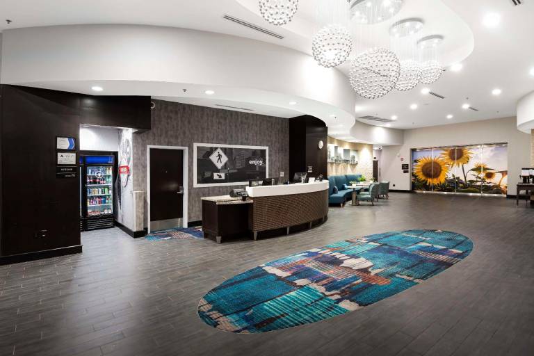 Hampton Inn & Suites Raleigh Downtown — photo 2