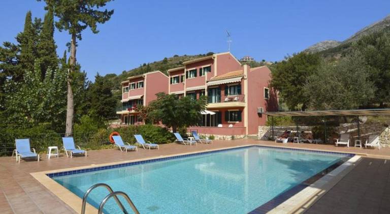 Rental apartment with pool, patio & barbecue in Kefalonia