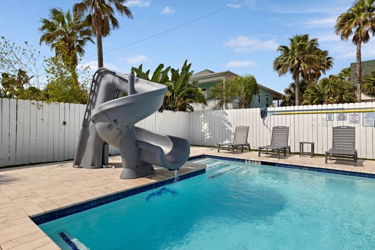 Children-friendly lovely vacation home with private pool & yard | Next to the beach | Dogs allowed — photo 4