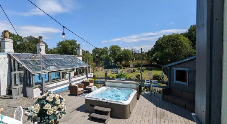 House with jacuzzi & pool | Pets are welcome — photo 3