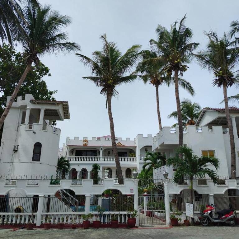 White & Yellow Castle Hotel and Resort — photo 4
