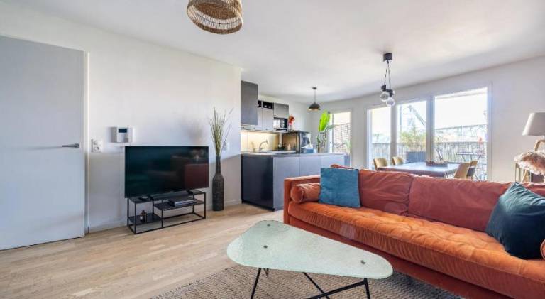 Modern Spacious flat with Terrace, Parking near Metro — photo 2