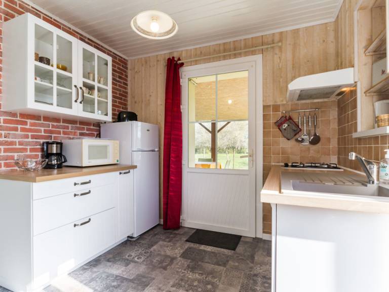 Cottage with grill & yard — photo 4