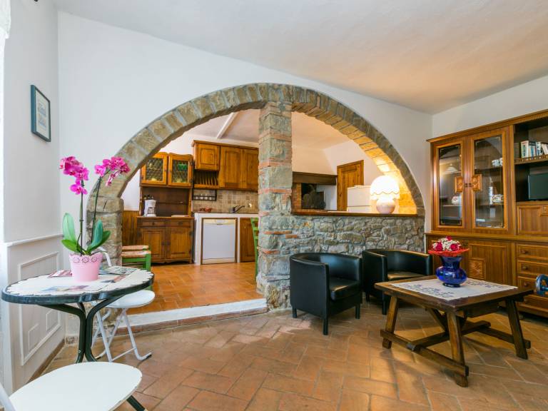 Vacation home with grill, pool & patio — photo 4