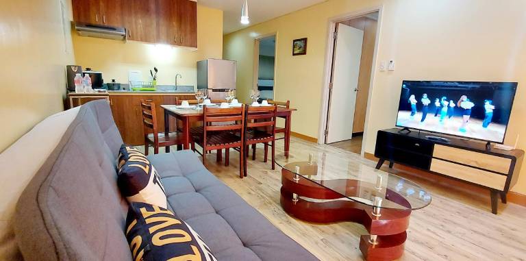 Vacation home with pool, yard & hot tub | Close to the beach | Perfect for remote work | Dogs allowed in Morong