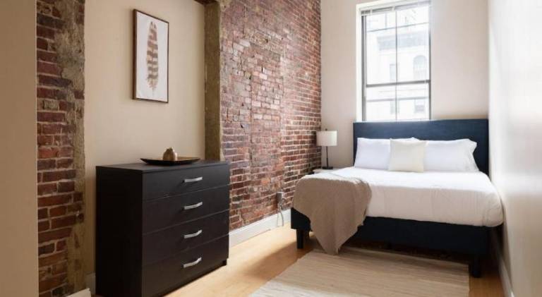 Large Ceilings Centrally Located 4bed 2bath in Boston, MA