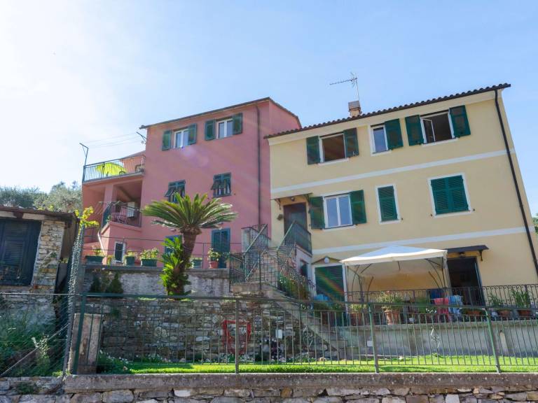 Wohnung im zweiten Stock mit Parkplatz und Garten — photo 3