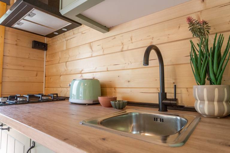 Bungalow with patio — photo 5