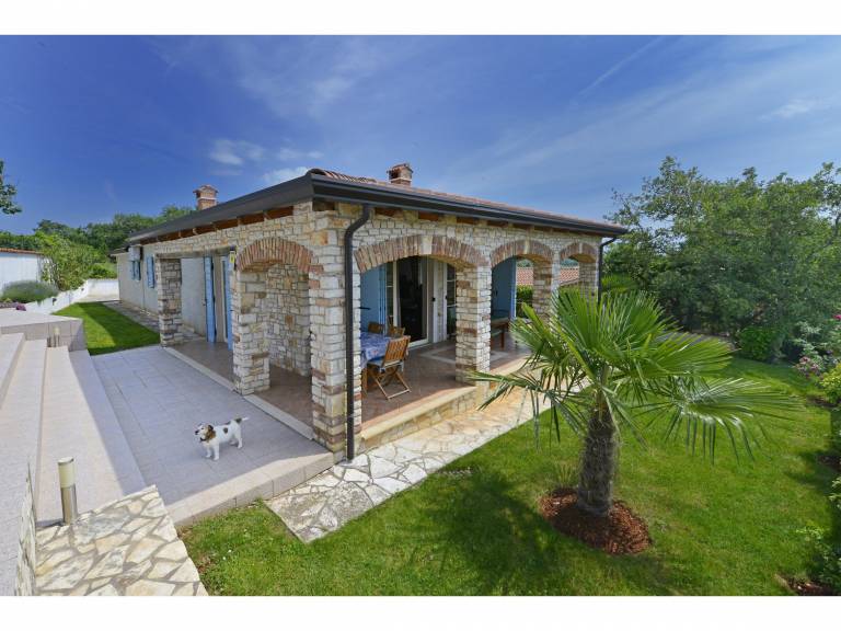 Villa with private pool, barbeque & patio — photo 5
