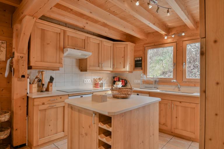 Chalet with patio & grill | Mountain view — photo 5