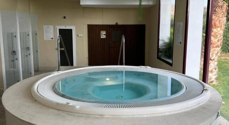 Fully equipped beautiful rental apartment with patio, sauna & heated pool | Dogs allowed — photo 5