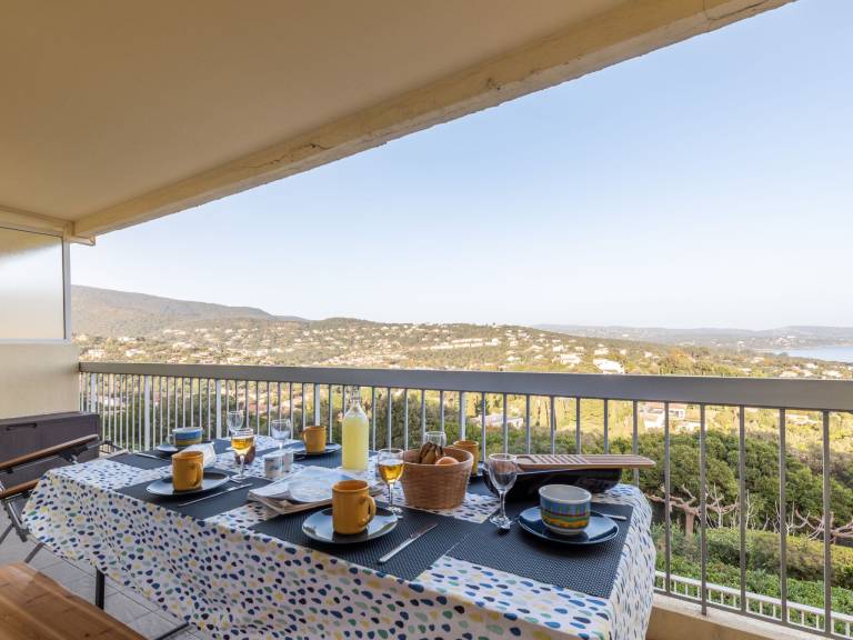 Holiday apartment with terrace, barbeque & garden | Sea view — photo 2