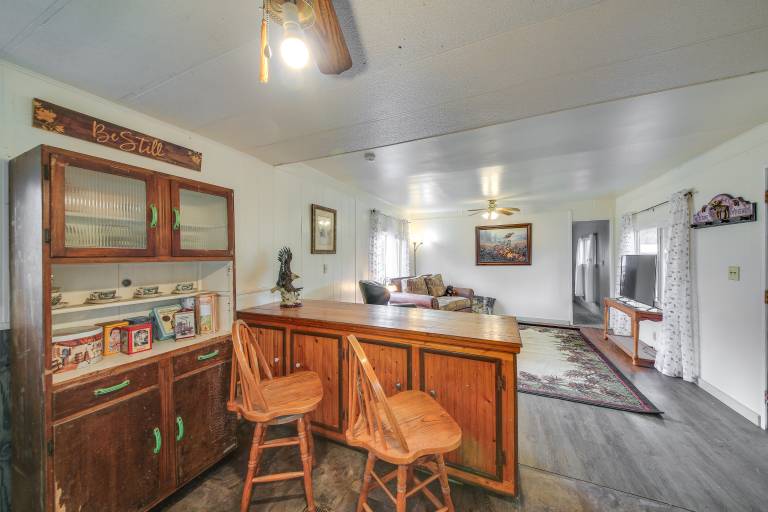 Charming Old Farmhouse in Libby: Pets Welcome! — photo 3