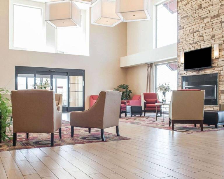 Comfort Suites Farmington — photo 2
