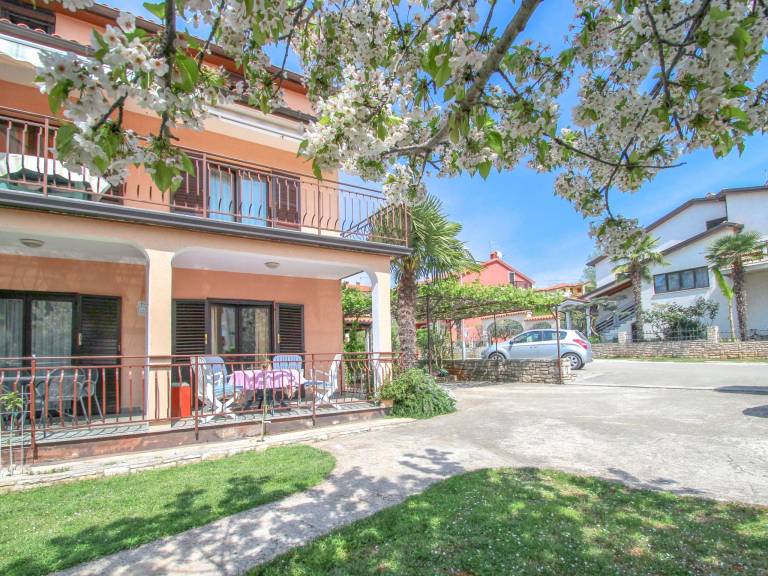 "Maria 4" mit Terrasse in Novigrad