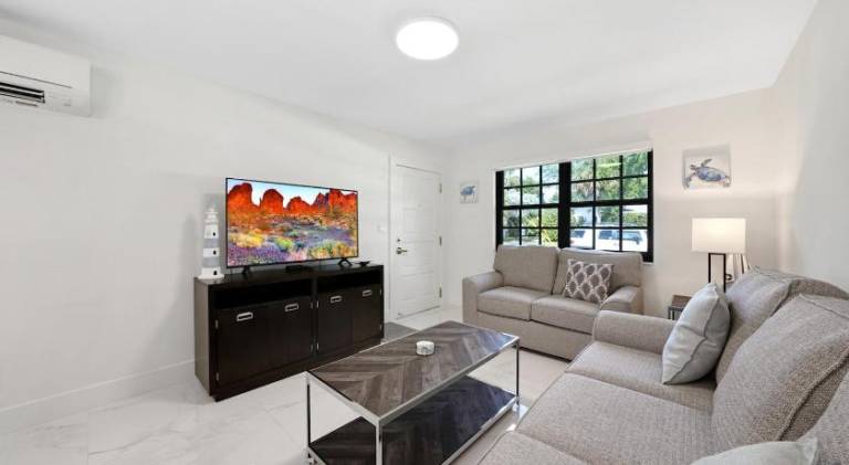 East Beach Apart by Dream Vacation unit 2 in Dania Beach, FL