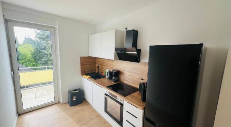 Rental apartment with BBQ & patio — photo 3
