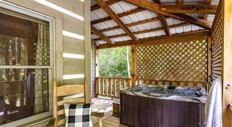 Vacation home with jacuzzi — photo 4