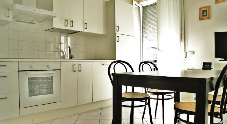 Beautiful serviced apartment with hot tub, patio & pool | Next to the beach | Pets are welcome — photo 5