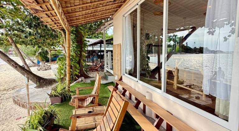 Bungalow with patio & garden — photo 4