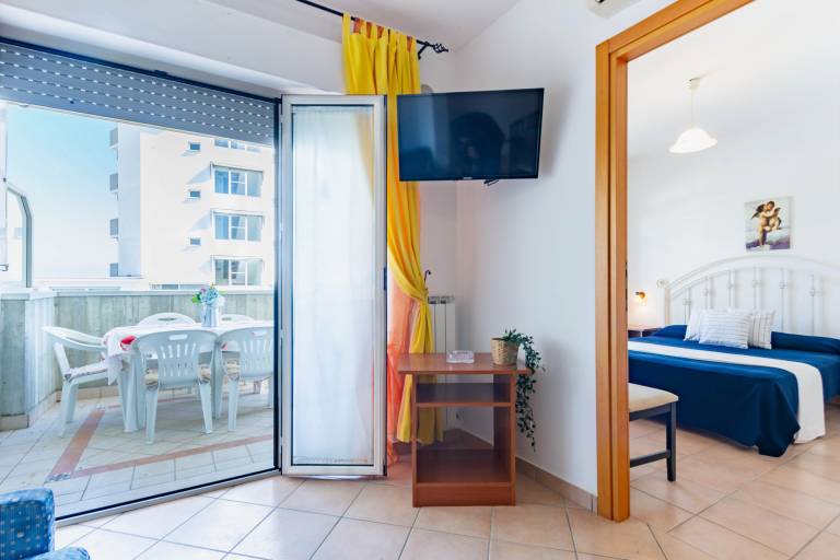 Holiday apartment with 2 rooms for 6 persons — photo 5