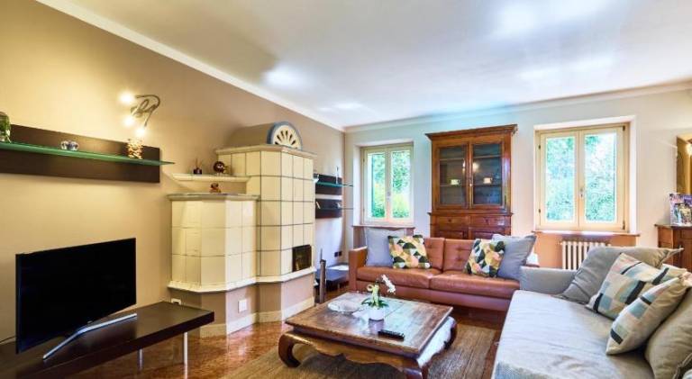 House with hot tub | Pets allowed — photo 2