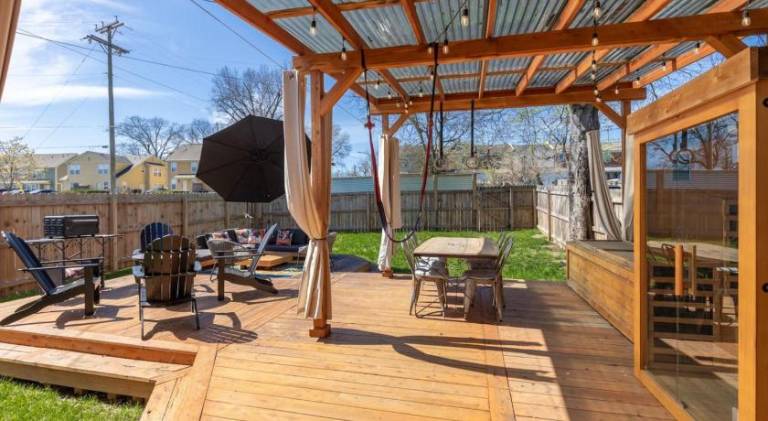 Fully equipped nice vacation home with yard, barbeque & sauna | Perfect for remote work | Pets allowed in Nashville, TN