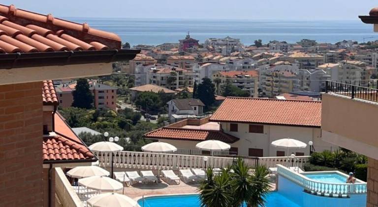 Rental apartment with pool in Alba Adriatica