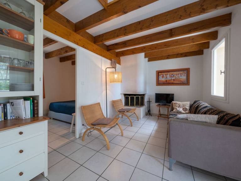 Fully equipped wonderful vacation home with patio & pool | Pets are welcome — photo 4