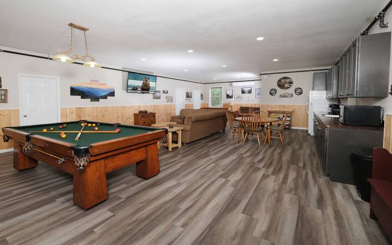 Cabin with hot tub & barbeque | Mountain view — photo 3