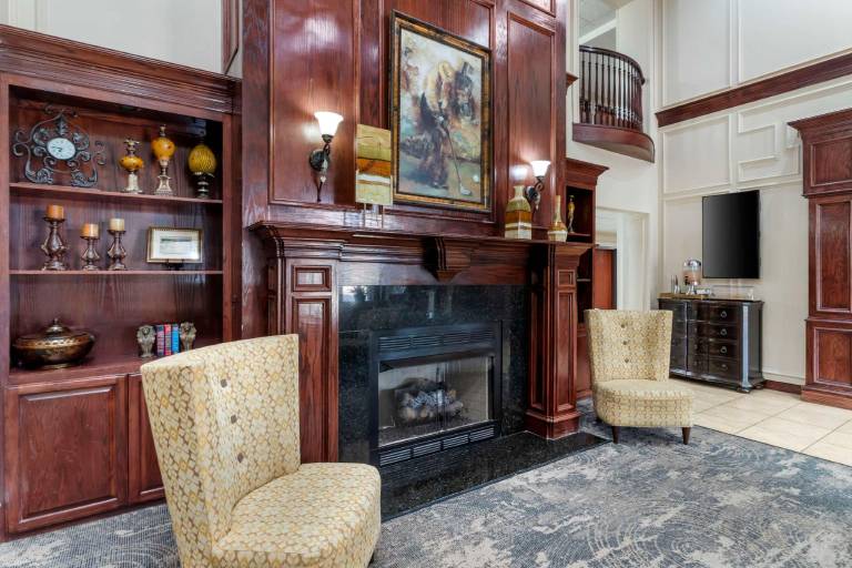 Best Western Plus Crown Colony Inn & Suites — photo 2