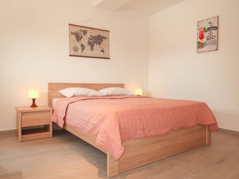 Charming rental apartment with garden, patio & barbeque | Dogs allowed — photo 4