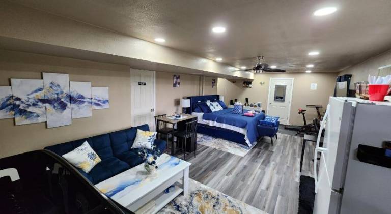 Entire Basement with private Entrance within walking distance from the Gaylord hotel