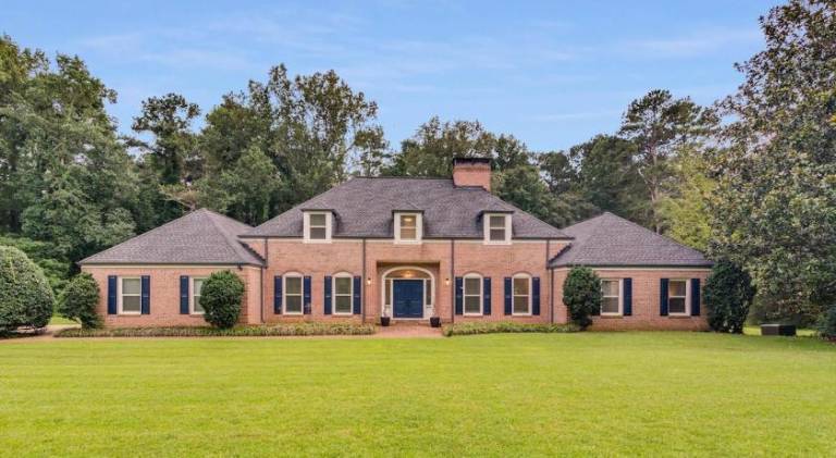 Villa with pool in Lithonia, GA