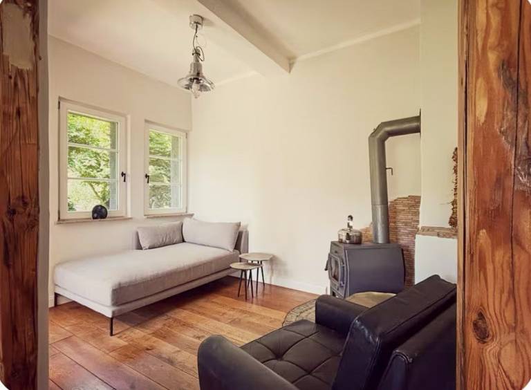 Vacation home with terrace, yard & jacuzzi — photo 3